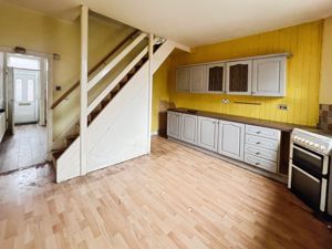 Kitchen Diner- click for photo gallery